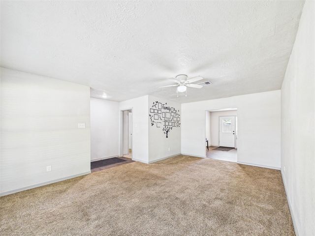 302 Sycamore Drive, Hitchcock, TX 77563