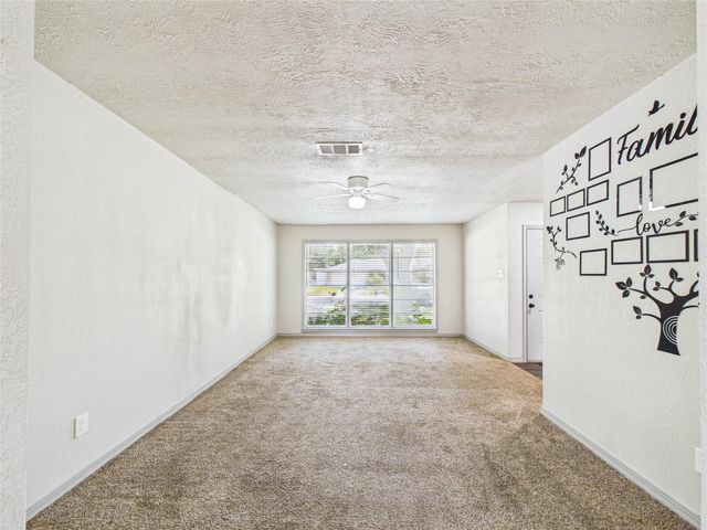 302 Sycamore Drive, Hitchcock, TX 77563