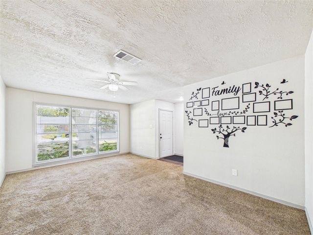 302 Sycamore Drive, Hitchcock, TX 77563