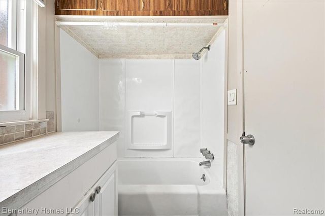 31709 Grove, Fraser, MI 48026