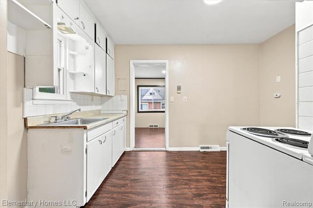 31709 Grove, Fraser, MI 48026