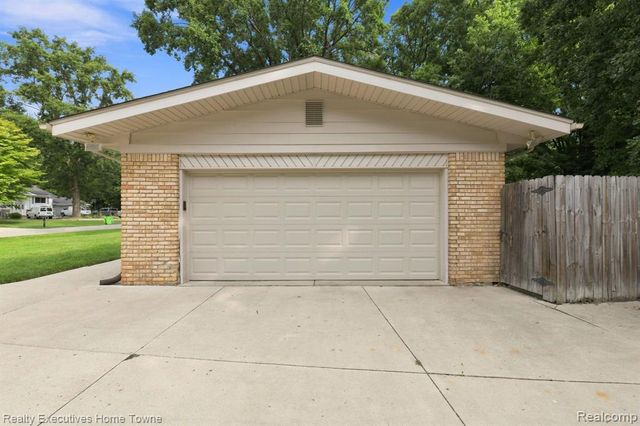 46500 Cypress Street, Utica, MI 48315