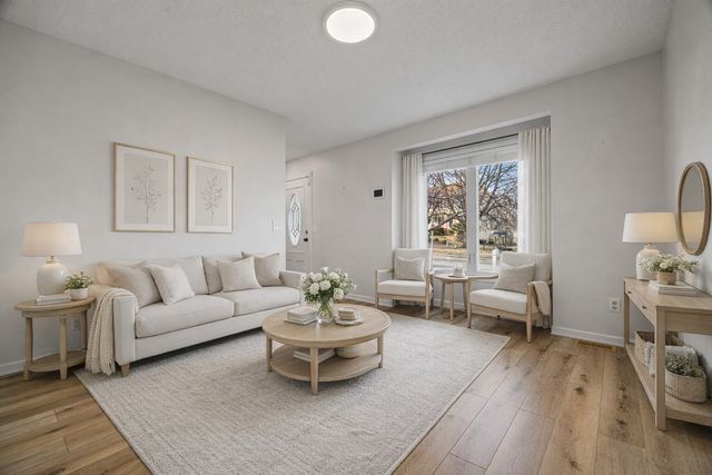 6506 Hickory Lane, Urbandale, IA 50322