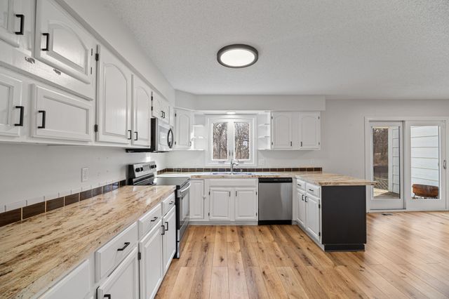 6506 Hickory Lane, Urbandale, IA 50322