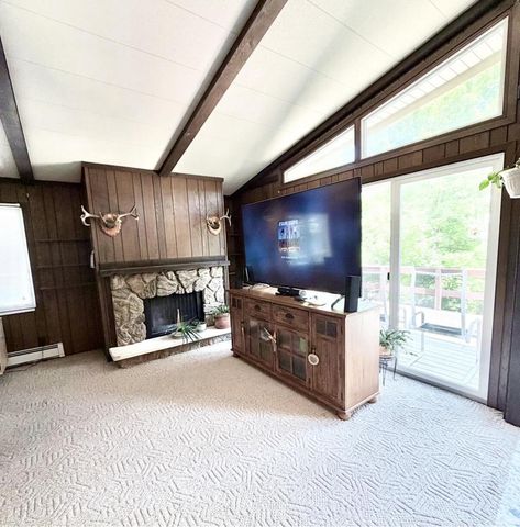 W2875 Kniep ROAD, Elkhorn, WI 53121