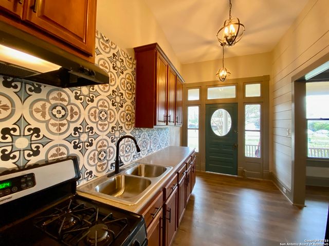 1515 E Southcross Blvd Apt 2, San Antonio, TX 78223