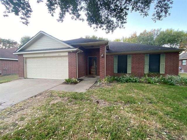 1221 Shadowlake Drive, Sealy, TX 77474