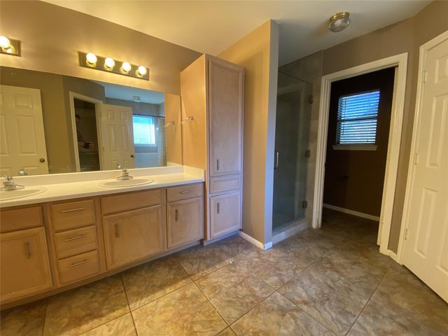 1221 Shadowlake Drive, Sealy, TX 77474