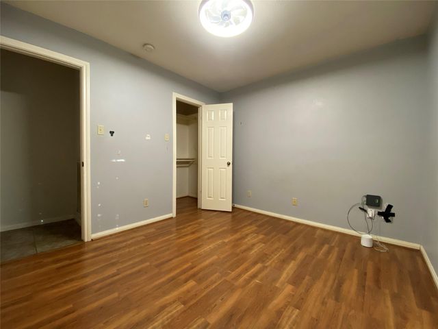 1221 Shadowlake Drive, Sealy, TX 77474