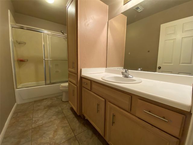 1221 Shadowlake Drive, Sealy, TX 77474