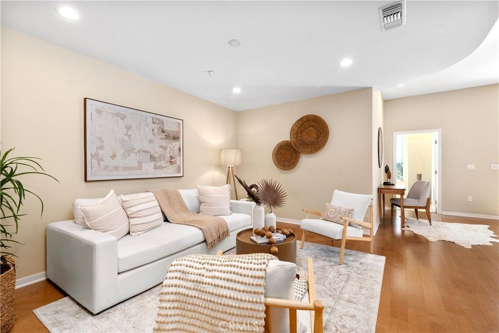 Image 2 of property listing at 21 Gramercy 312, Irvine, CA 92612
