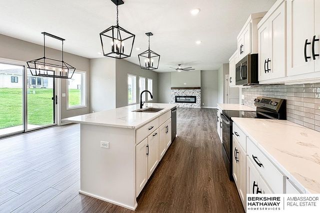 5731 Kestrel Parkway, Elkhorn, NE 68022