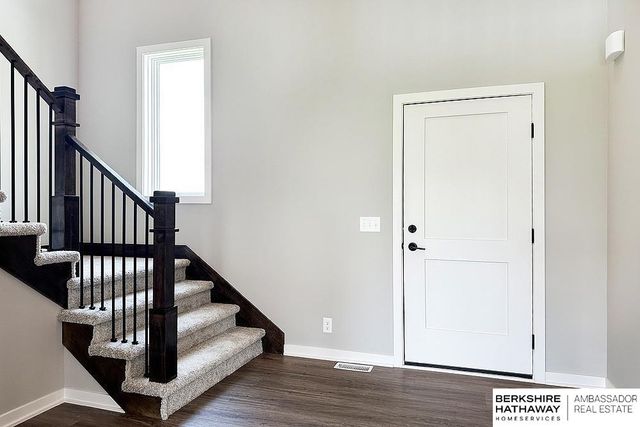 5731 Kestrel Parkway, Elkhorn, NE 68022