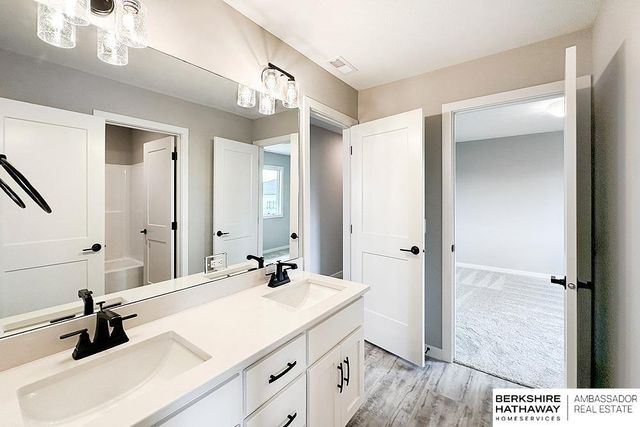 5731 Kestrel Parkway, Elkhorn, NE 68022