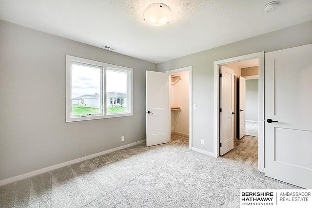 5731 Kestrel Parkway, Elkhorn, NE 68022