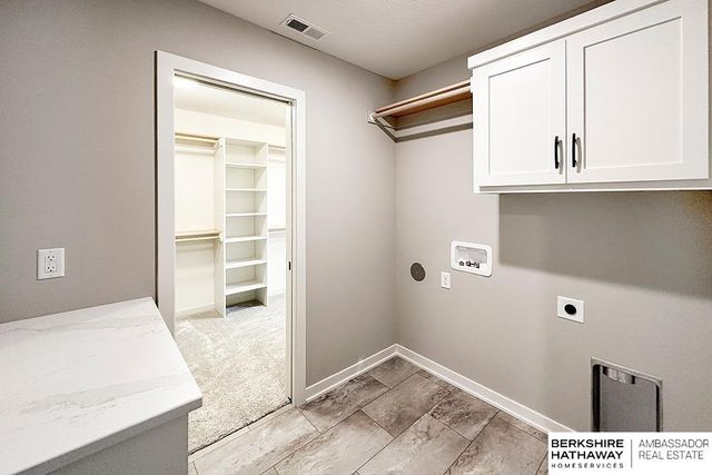 5731 Kestrel Parkway, Elkhorn, NE 68022