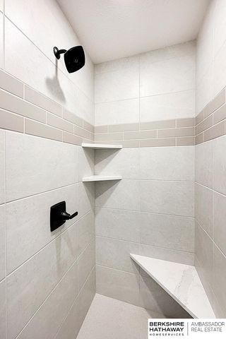 5731 Kestrel Parkway, Elkhorn, NE 68022