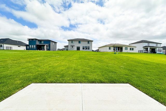 5731 Kestrel Parkway, Elkhorn, NE 68022