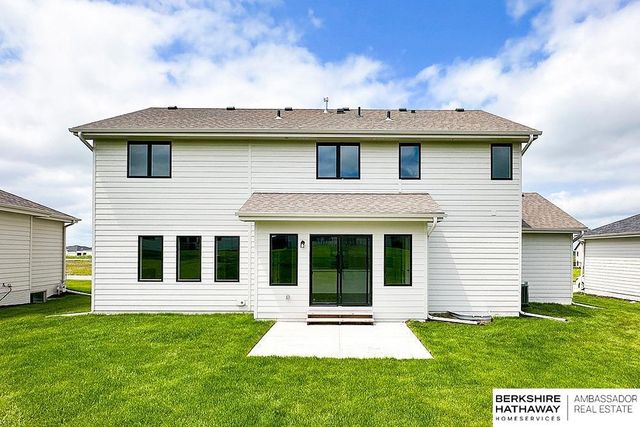 5731 Kestrel Parkway, Elkhorn, NE 68022