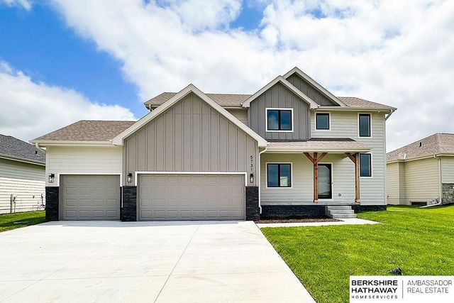 5731 Kestrel Parkway, Elkhorn, NE 68022