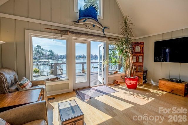 20919 Island Forest Drive, Cornelius, NC 28031