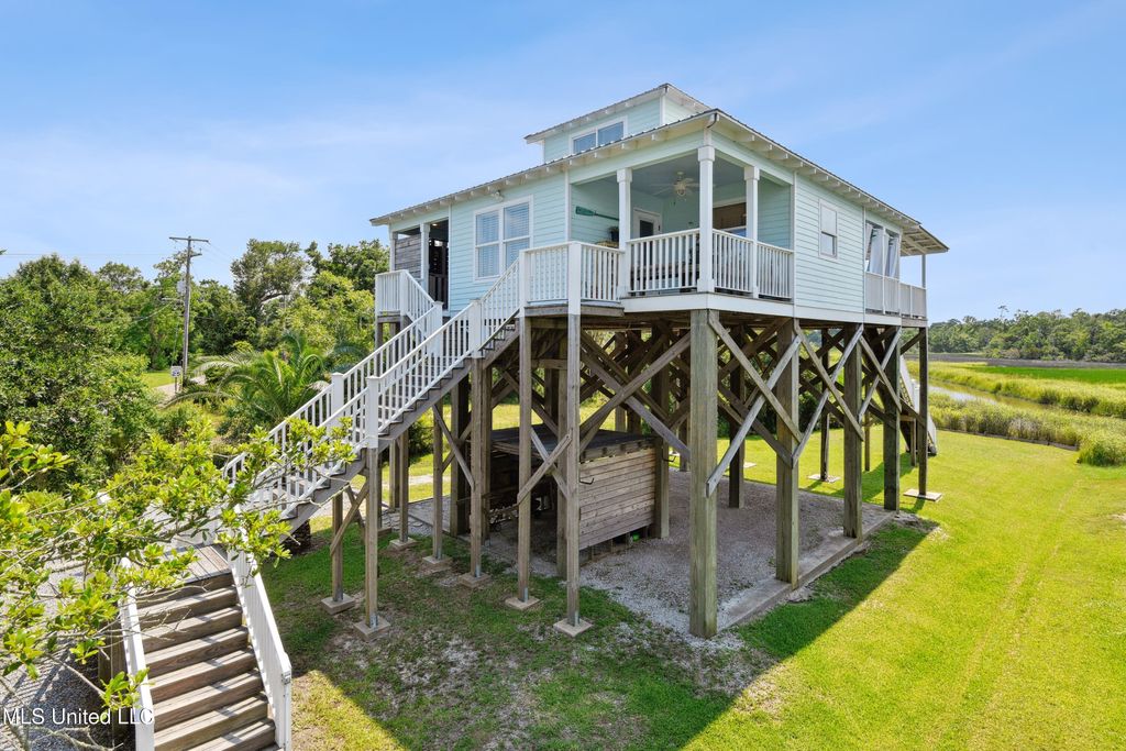 762 N North 2nd Street Street, Bay Saint Louis, MS 39520