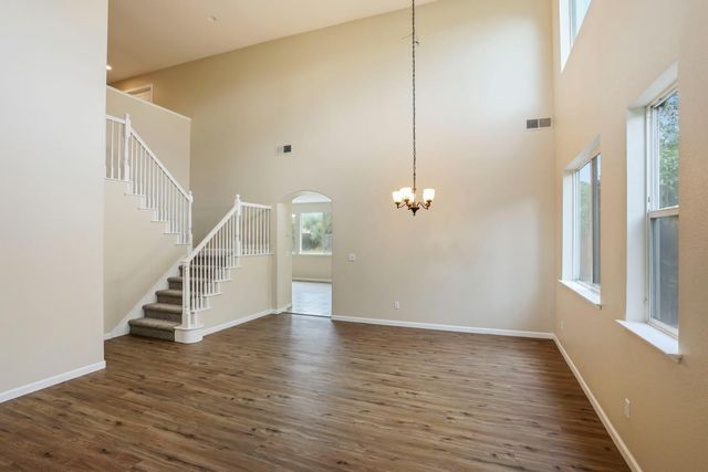 2039 Peregrine St, Manteca, CA 95337