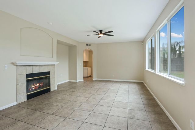 2039 Peregrine St, Manteca, CA 95337