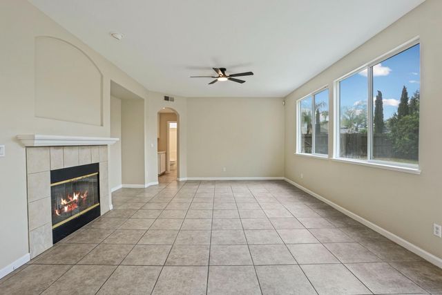 2039 Peregrine St, Manteca, CA 95337