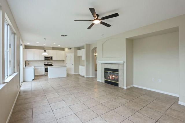 2039 Peregrine St, Manteca, CA 95337