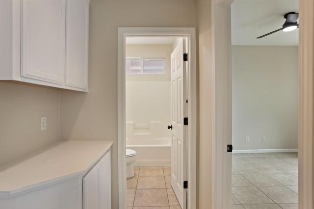 2039 Peregrine St, Manteca, CA 95337