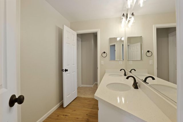 2039 Peregrine St, Manteca, CA 95337