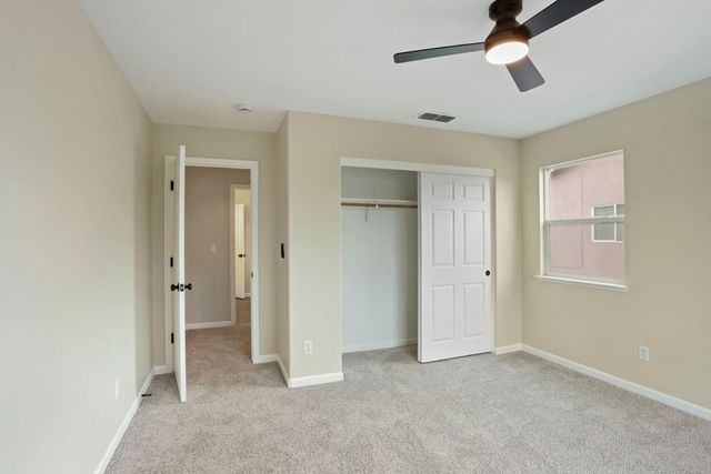 2039 Peregrine St, Manteca, CA 95337