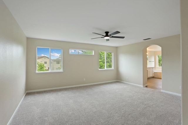 2039 Peregrine St, Manteca, CA 95337