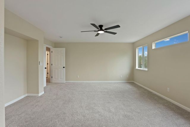 2039 Peregrine St, Manteca, CA 95337