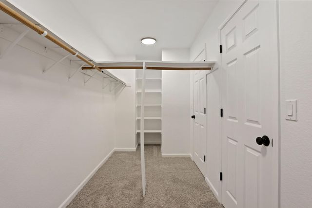 2039 Peregrine St, Manteca, CA 95337