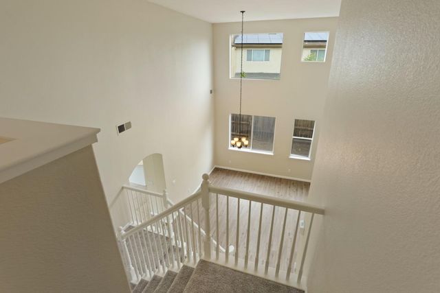 2039 Peregrine St, Manteca, CA 95337