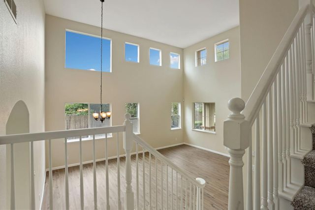 2039 Peregrine St, Manteca, CA 95337