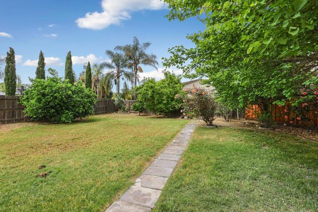 2039 Peregrine St, Manteca, CA 95337