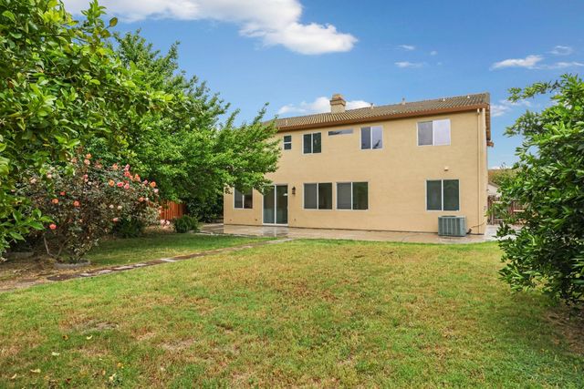 2039 Peregrine St, Manteca, CA 95337