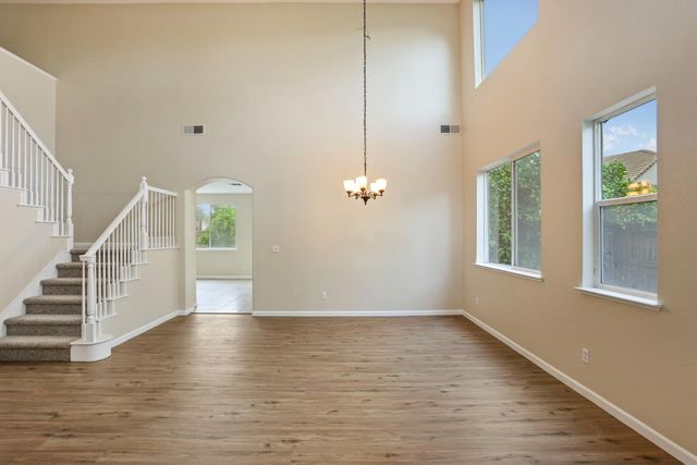 2039 Peregrine St, Manteca, CA 95337