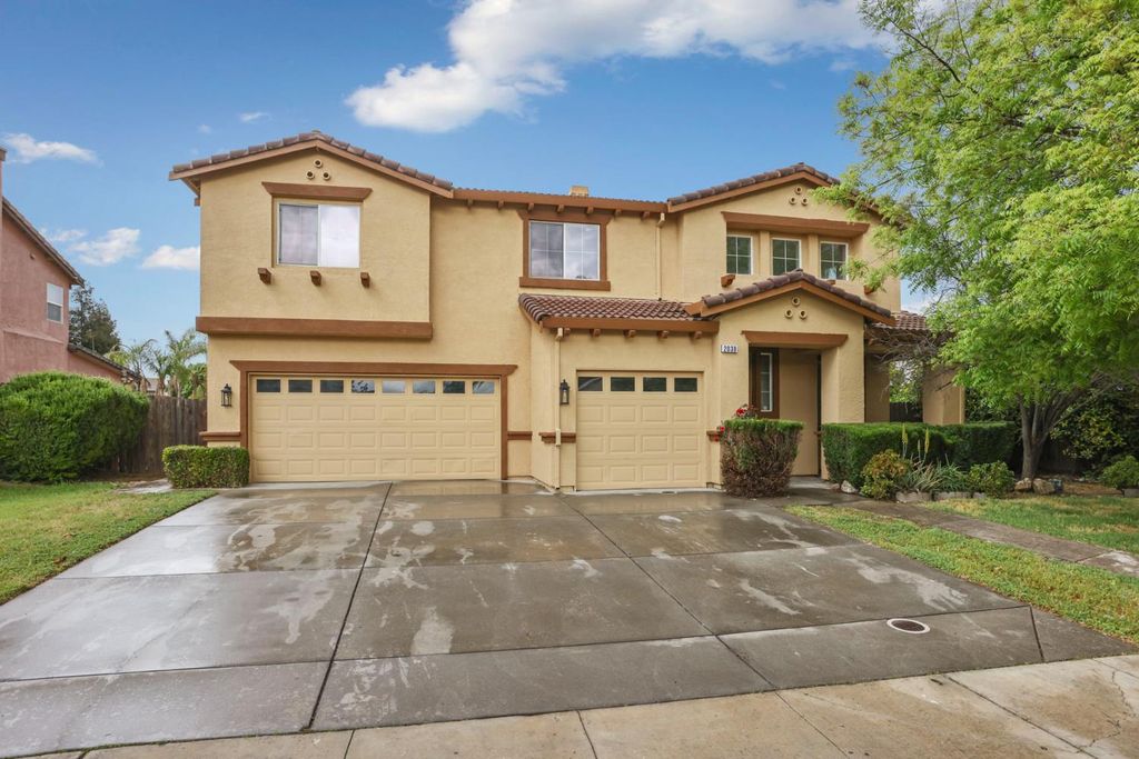 2039 Peregrine St, Manteca, CA 95337
