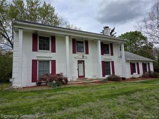 5715 Hobnail Circle, West Bloomfield Charter Township, MI 48322