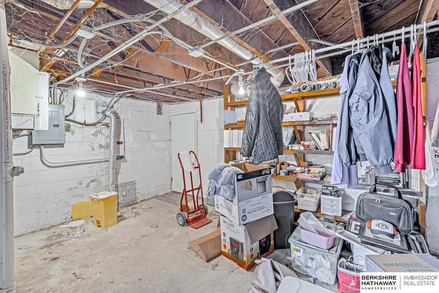 2553 N 49th Street, Omaha, NE 68104