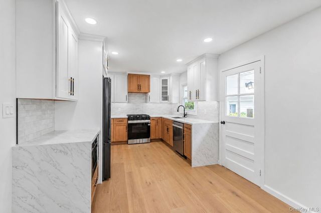10 York Street, Hicksville, NY 11801