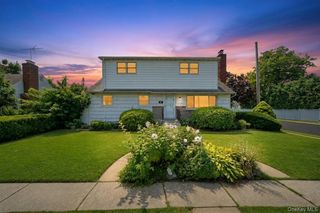 10 York Street, Hicksville, NY 11801