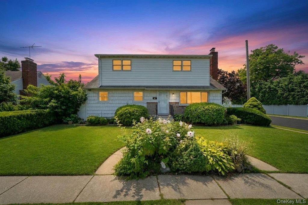 10 York Street, Hicksville, NY 11801