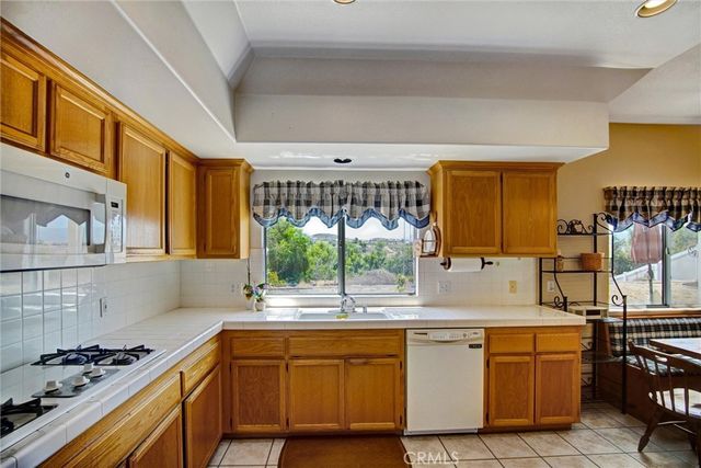 14035 Moonridge, Riverside, CA 92503