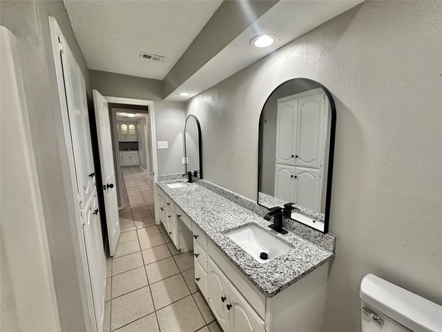 212 W Oaks Circle, Sulphur Springs, TX 75482