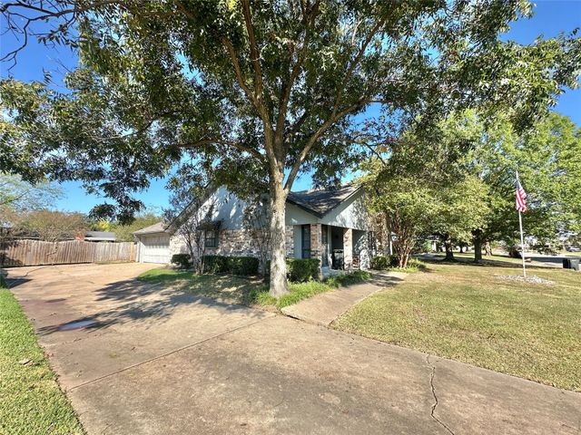 212 W Oaks Circle, Sulphur Springs, TX 75482